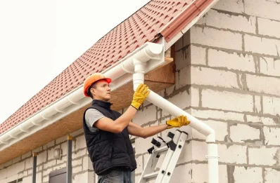Pose et remplacement de gouttières à Plouédern