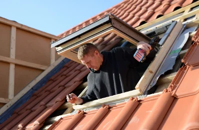 Pose de fenêtres de toit Velux à Plouédern